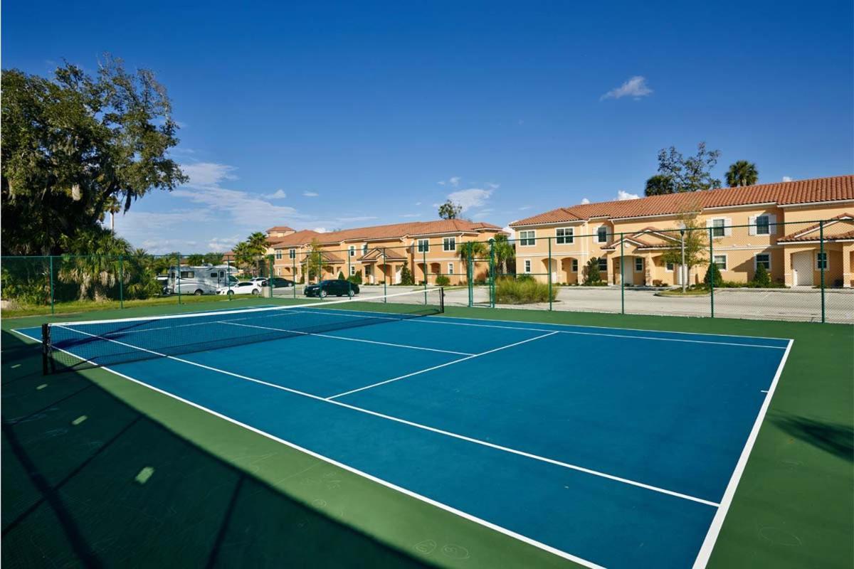 Upscale 2Br Lakefront Townhome - Private Hot Tub! Orlando Exterior photo