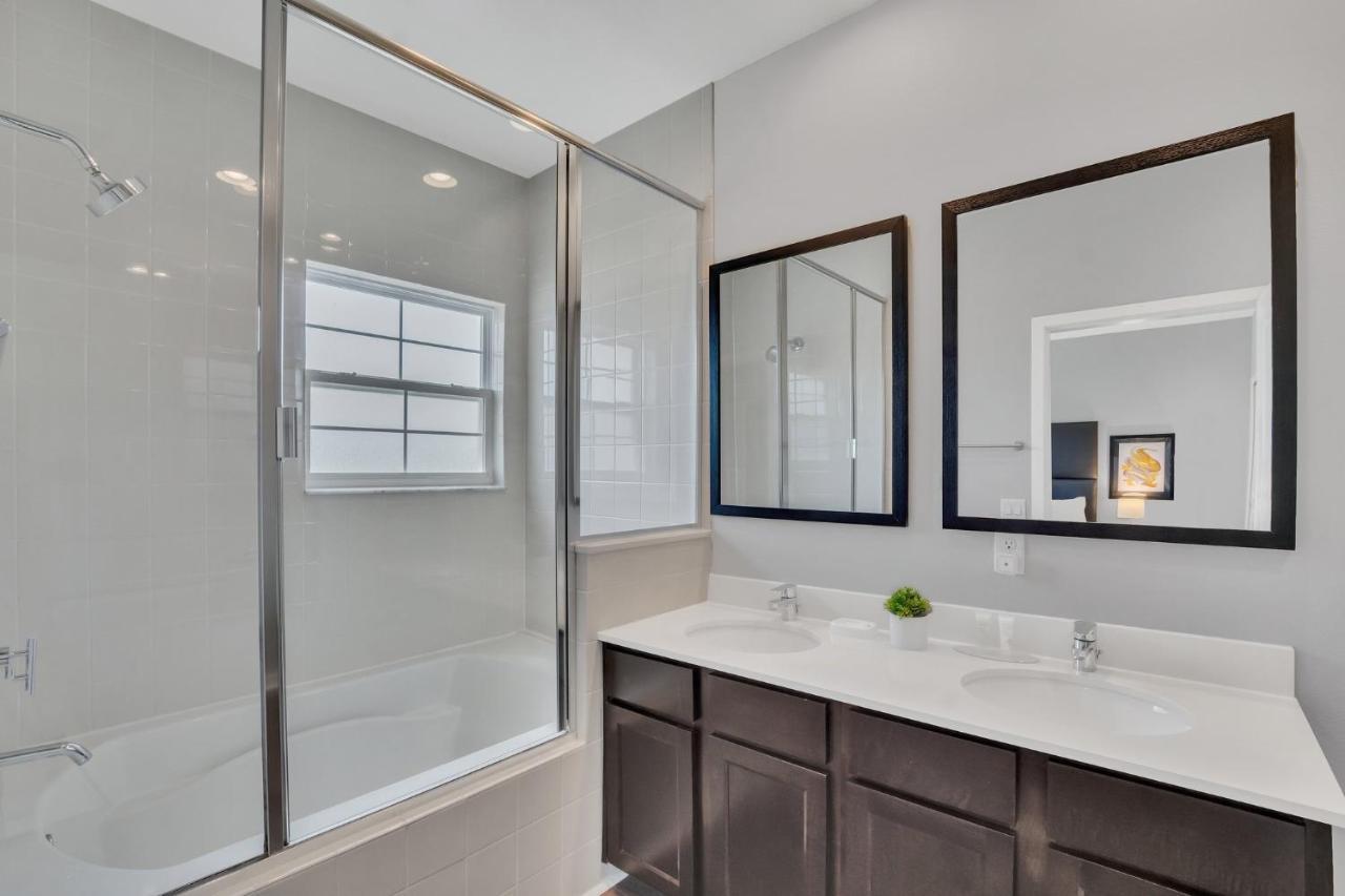 Upscale 2Br Lakefront Townhome - Private Hot Tub! Orlando Exterior photo