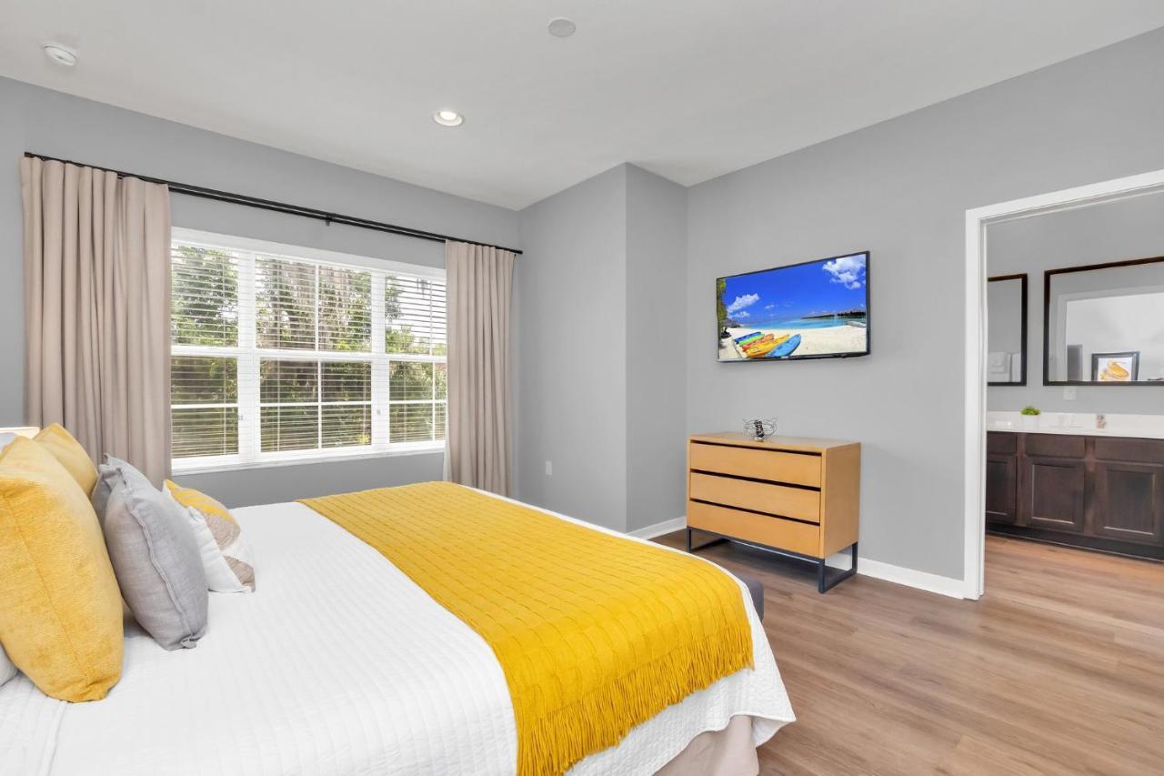 Upscale 2Br Lakefront Townhome - Private Hot Tub! Orlando Exterior photo