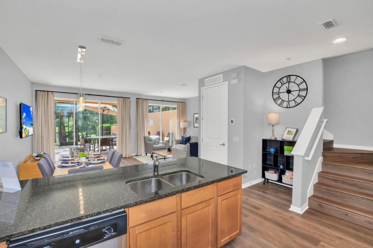 Upscale 2Br Lakefront Townhome - Private Hot Tub! Orlando Exterior photo