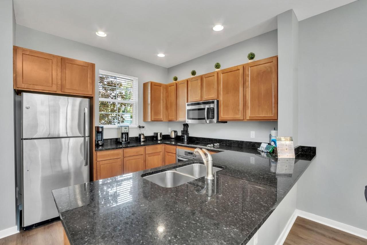 Upscale 2Br Lakefront Townhome - Private Hot Tub! Orlando Exterior photo